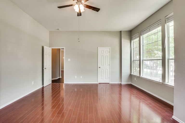 Photo 18 of 36 - 6400 Sidney Ln, McKinney, TX 75070