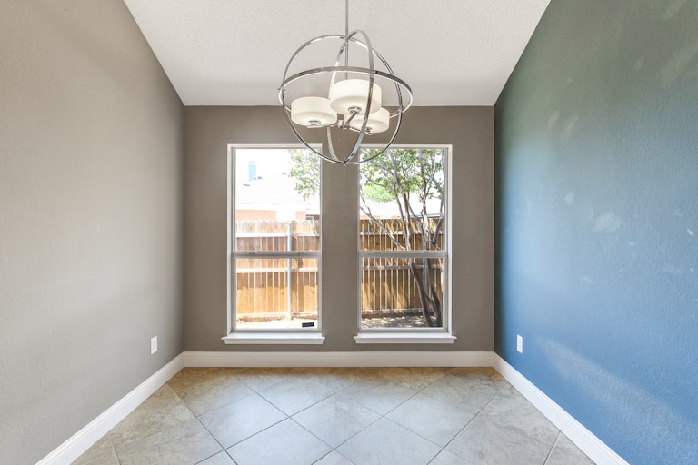 Photo 7 of 25 - 3252 Silent Creek Trl, Hurst, TX 76053
