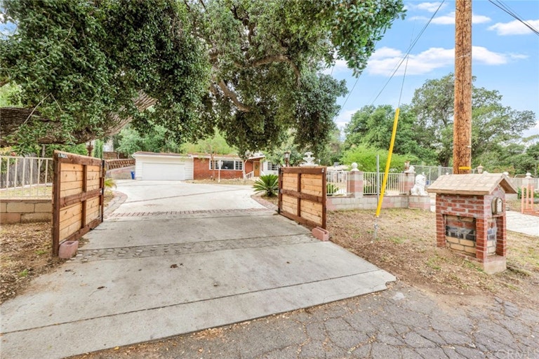 Photo 38 of 47 - 7814 McGroarty St, Sunland, CA 91040