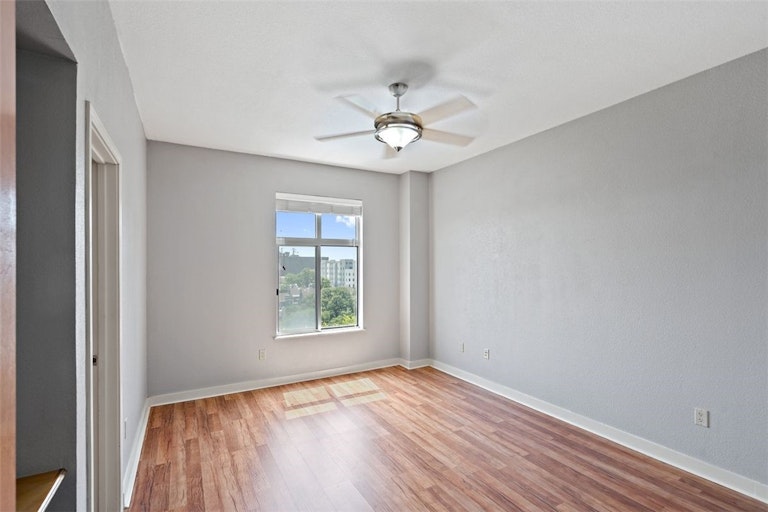 Photo 13 of 32 - 711 W 26th St #701, Austin, TX 78705