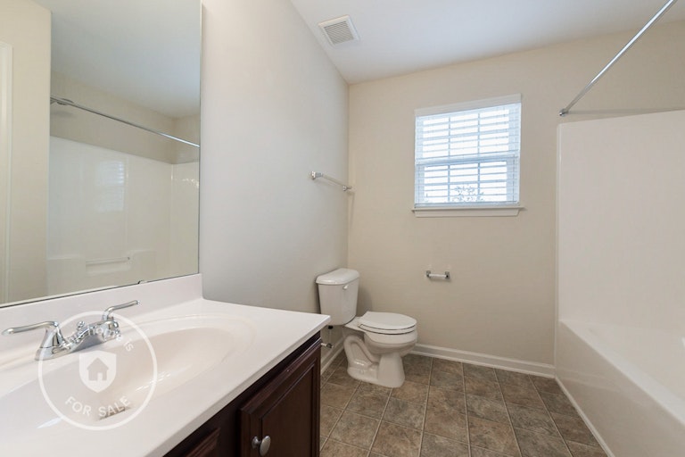 Photo 4 of 18 - 2938 Cherrybark Dr, Durham, NC 27704