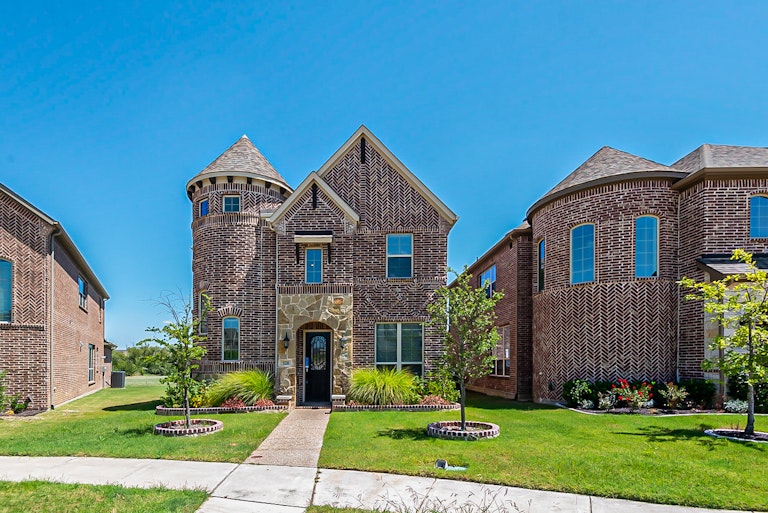 Photo 1 of 27 - 5220 Soren St, Irving, TX 75038
