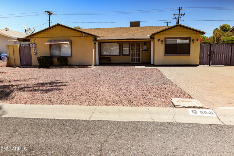 Photo 1 of 12 - 6841 N 11th St, Phoenix, AZ 85014