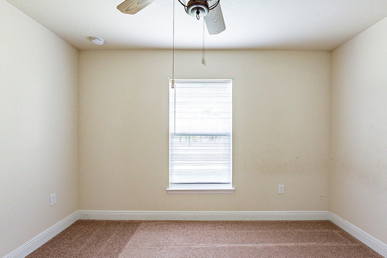 Photo 19 of 28 - 12481 Killian St, Spring Hill, FL 34609