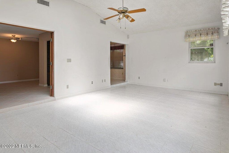 Photo 18 of 55 - 50 Harmony Hall Rd, Middleburg, FL 32068