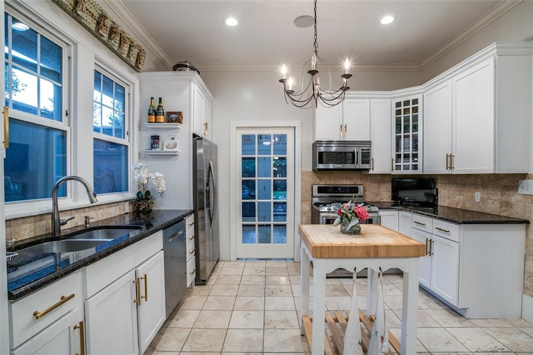 Photo 8 of 24 - 5733 Belmont Ave, Dallas, TX 75206
