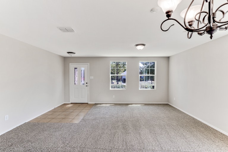 Photo 12 of 27 - 8414 River Bluffs Dr, Arlington, TX 76002