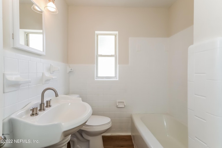 Photo 12 of 16 - 5109 Colonial Ave, Jacksonville, FL 32210