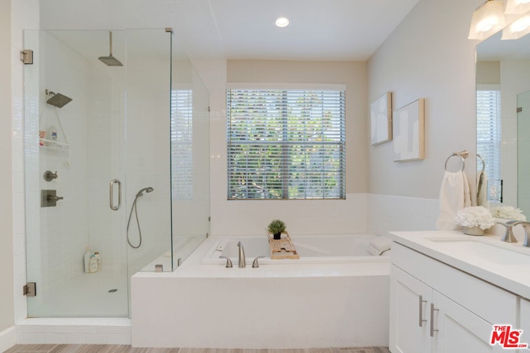 Photo 19 of 41 - 4342 Redwood Ave Unit C308, Marina Del Rey, CA 90292