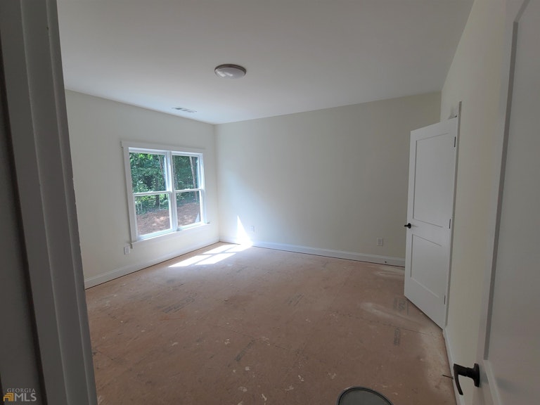 Photo 23 of 32 - 6011 Tradewinds Cv, Gainesville, GA 30506