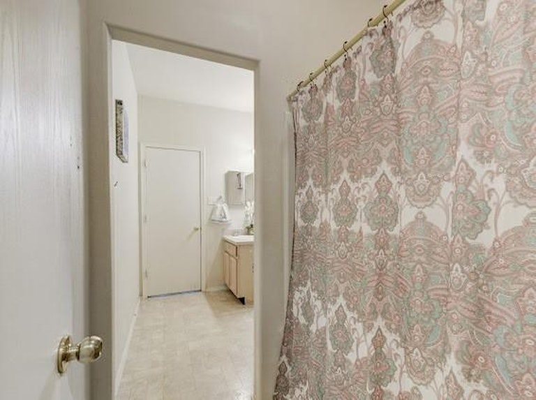 Photo 35 of 47 - 222 Kestrel Ln, Rosharon, TX 77583