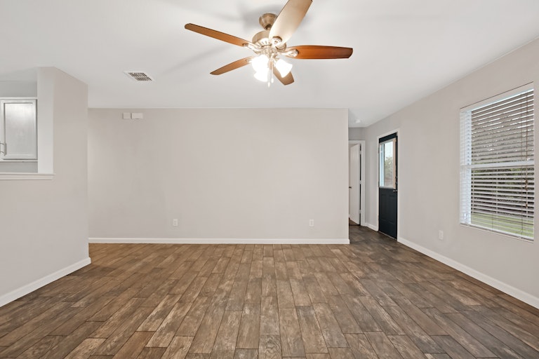 Photo 2 of 29 - 816 San Miguel Trl, Haslet, TX 76052