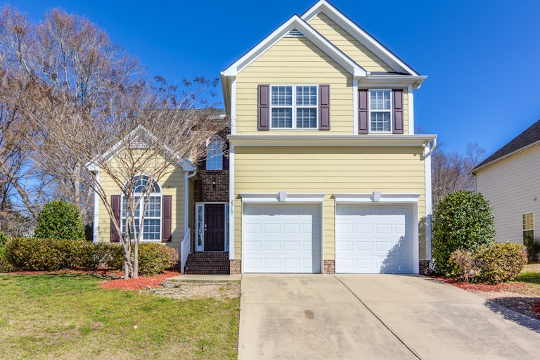 Photo 1 of 25 - 2913 Carriage Meadows Dr, Wake Forest, NC 27587