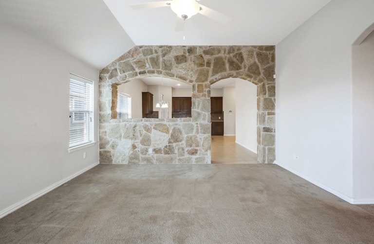 Photo 14 of 26 - 2556 Flowing Springs Dr, Fort Worth, TX 76177