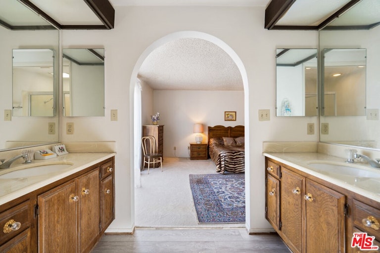 Photo 40 of 53 - 18502 Entrada Ct, Porter Ranch, CA 91326