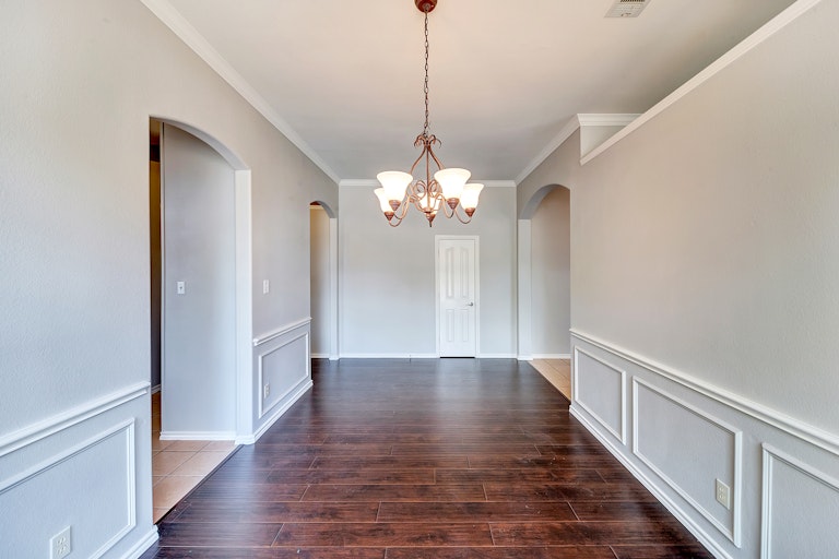 Photo 9 of 26 - 12601 Sweet Bay Dr, Euless, TX 76040