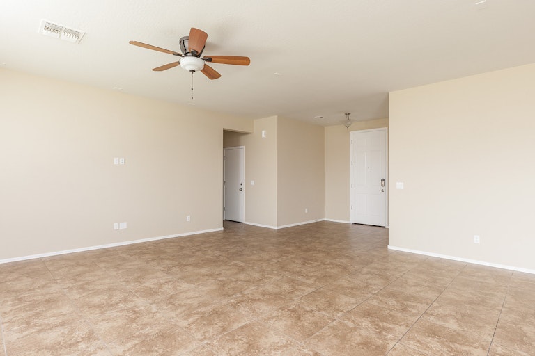 Photo 5 of 25 - 5613 W Kowalsky Ln, Phoenix, AZ 85339