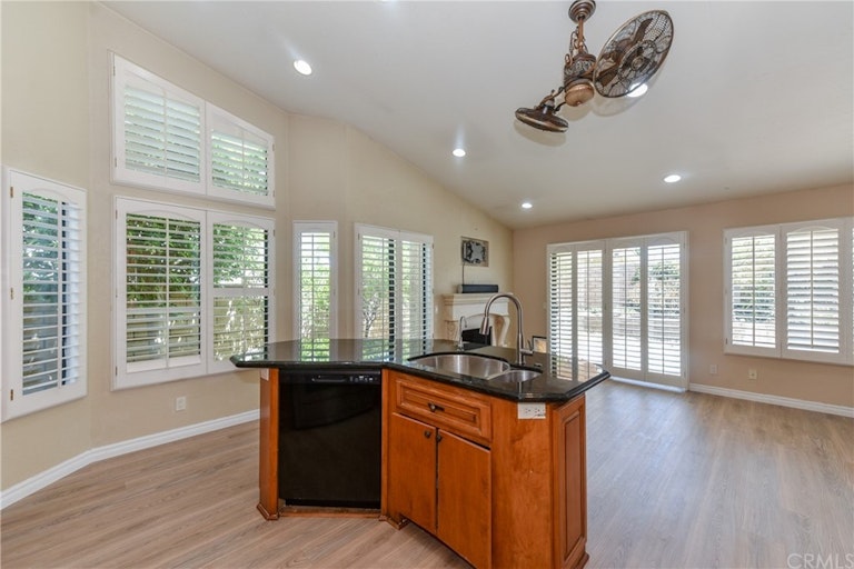 Photo 15 of 46 - 184 Cannon Rd, Riverside, CA 92506