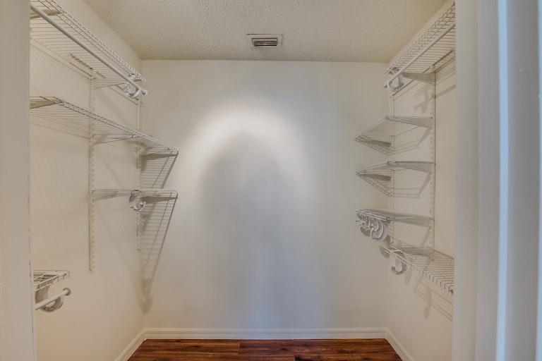 Photo 10 of 19 - 6724 Islander Ln, Tampa, FL 33615