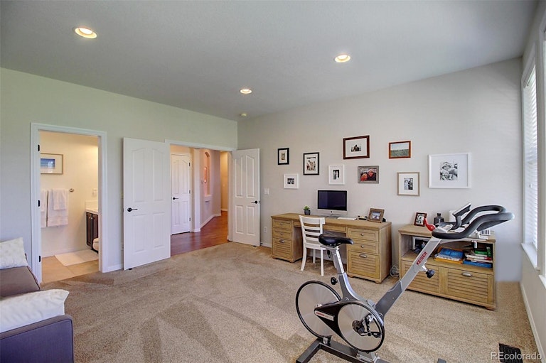 Photo 12 of 40 - 604 Ridgemont Cir, Highlands Ranch, CO 80126