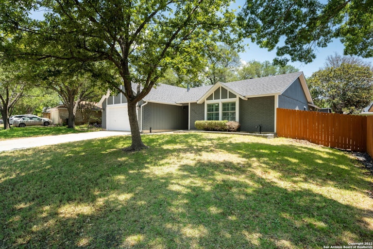 Photo 2 of 28 - 13930 Chisom Creek St, San Antonio, TX 78249