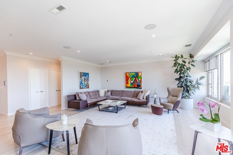 Photo 3 of 26 - 10580 Wilshire Blvd #7SW, Los Angeles, CA 90024