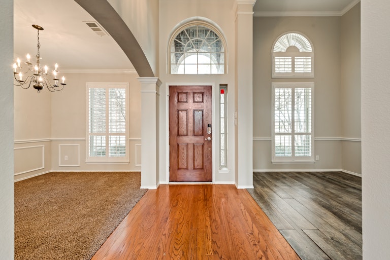 Photo 12 of 29 - 4102 Windy Meadow Dr, Corinth, TX 76208