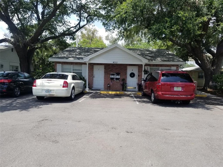 Photo 2 of 14 - 4511 W McElroy Ave, Tampa, FL 33611