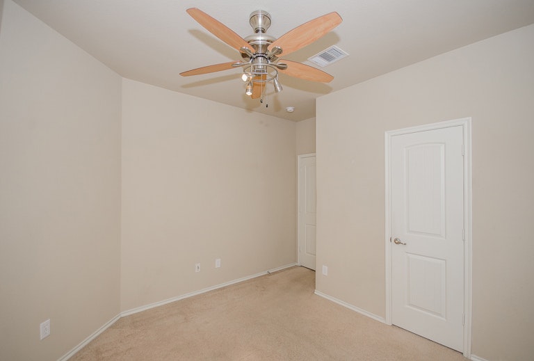 Photo 24 of 44 - 9713 Mulligan Dr, McKinney, TX 75072
