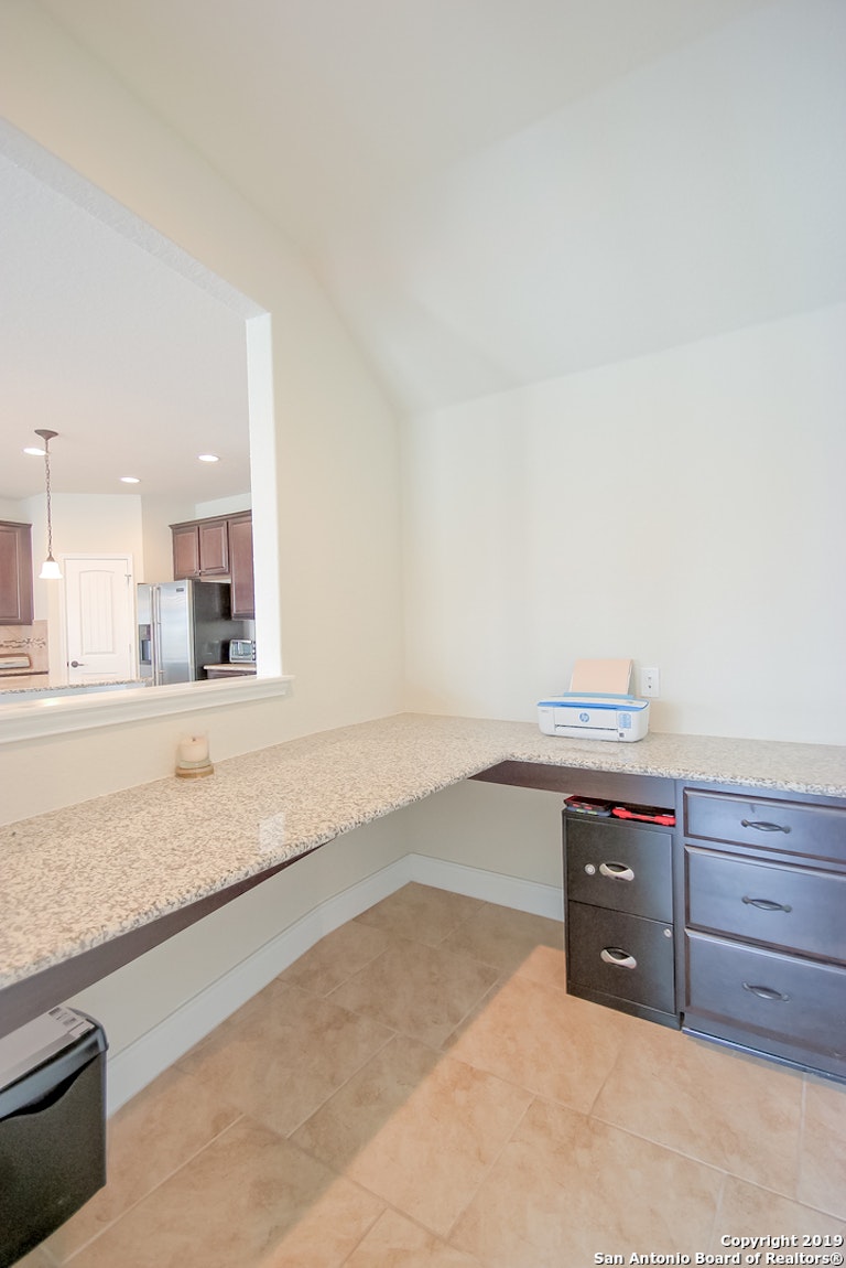 Photo 12 of 25 - 27403 Valle Blf, Boerne, TX 78015