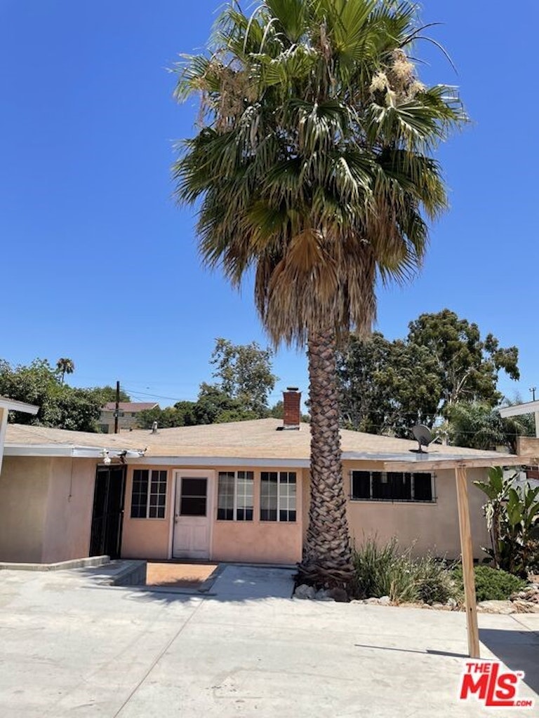 Photo 25 of 29 - 12421 Arbor Pl, Los Angeles, CA 90044