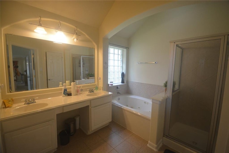 Photo 14 of 26 - 2417 Canyon Springs Dr, Pearland, TX 77584
