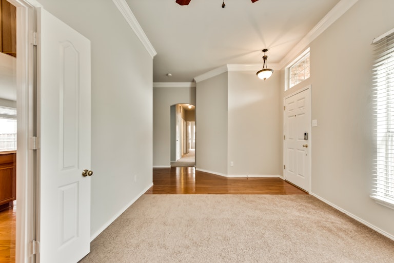 Photo 3 of 28 - 802 Cheyenne Dr, Allen, TX 75002