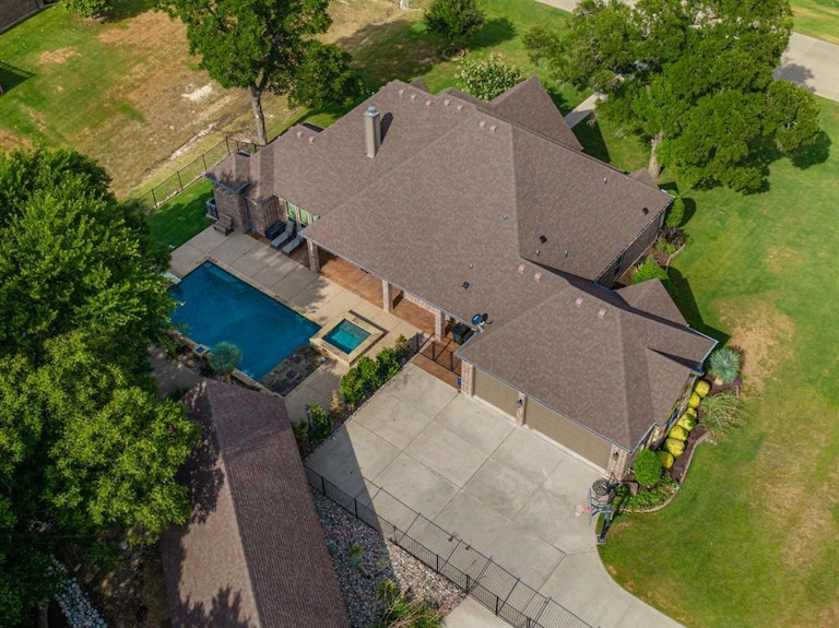 Photo 38 of 39 - 3911 Shiloh Trl, Midlothian, TX 76065