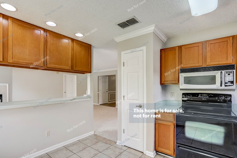 Photo 17 of 27 - 8029 Swamp Flower Dr, Jacksonville, FL 32244