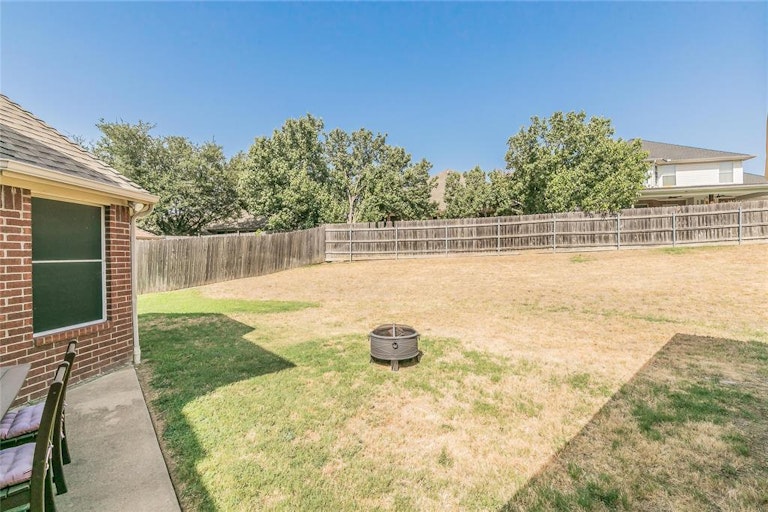 Photo 37 of 40 - 4805 Campfire Ct, Fort Worth, TX 76244