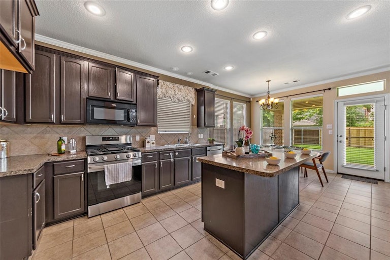 Photo 7 of 25 - 10505 Bolivar Dr, McKinney, TX 75072