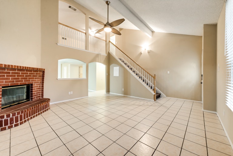 Photo 10 of 26 - 1820 Whispering Cove Trl, Fort Worth, TX 76134