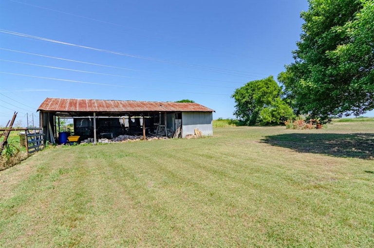 Photo 31 of 37 - 17312 Fm 2755, Lavon, TX 75166