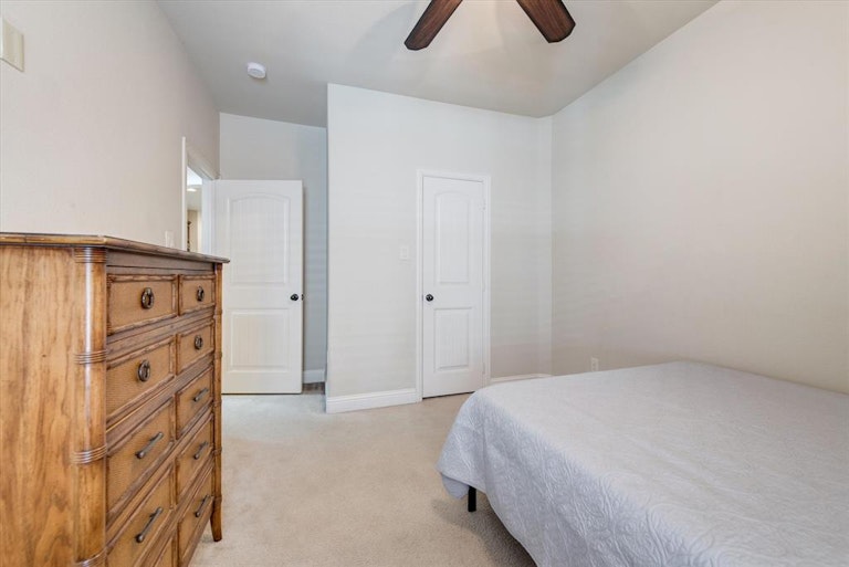 Photo 31 of 40 - 2701 Twinflower Dr, Fort Worth, TX 76244