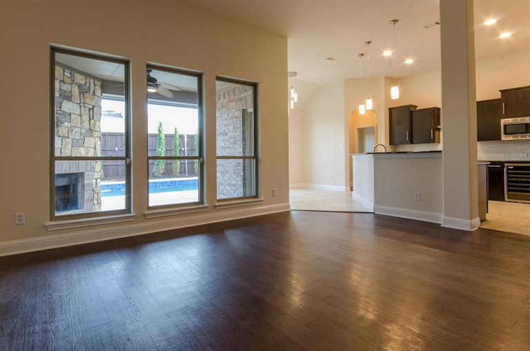Photo 12 of 33 - 3058 Lakefield Dr, Little Elm, TX 75068