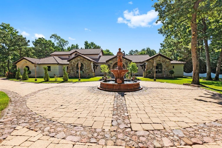Photo 4 of 51 - 2426 Blue Lake Dr, Magnolia, TX 77354