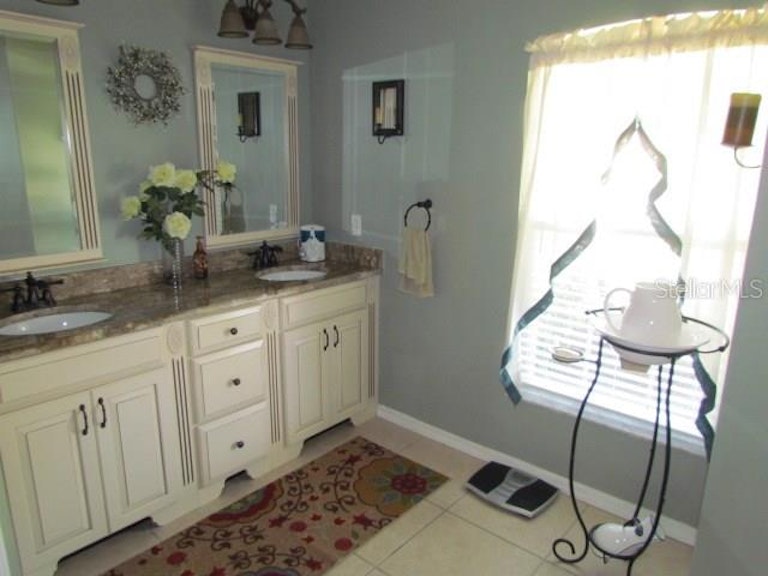 Photo 11 of 20 - 2129 Date Palm Way, Venice, FL 34292