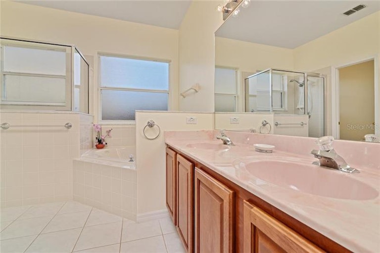 Photo 9 of 24 - 5401 Dahlia Reserve Dr, Kissimmee, FL 34758