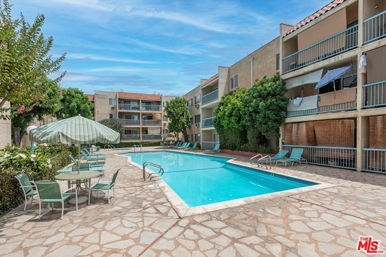 Photo 19 of 24 - 18307 Burbank Blvd #68, Tarzana, CA 91356