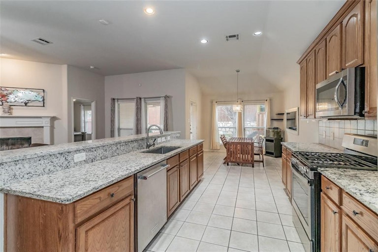 Photo 13 of 32 - 7816 Riverwalk Trl, McKinney, TX 75070