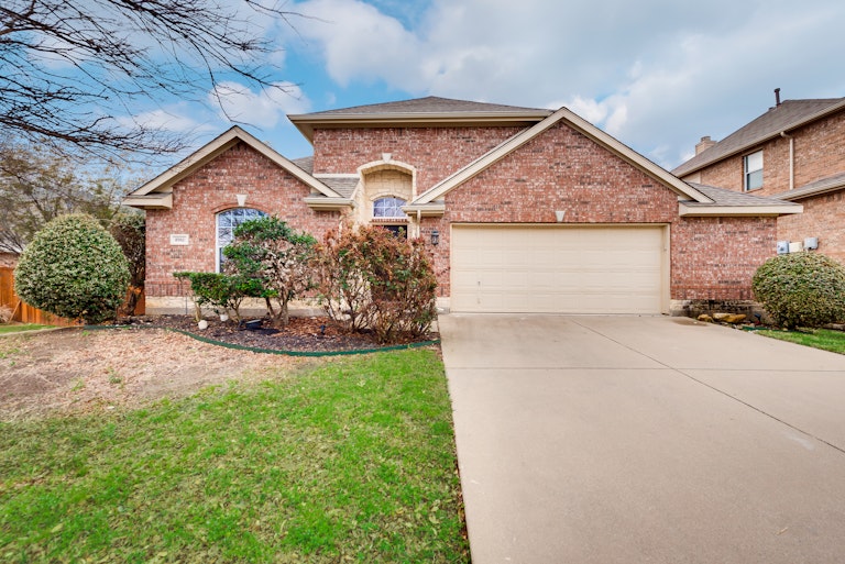 Photo 1 of 26 - 8961 Riscky Trl, Fort Worth, TX 76244