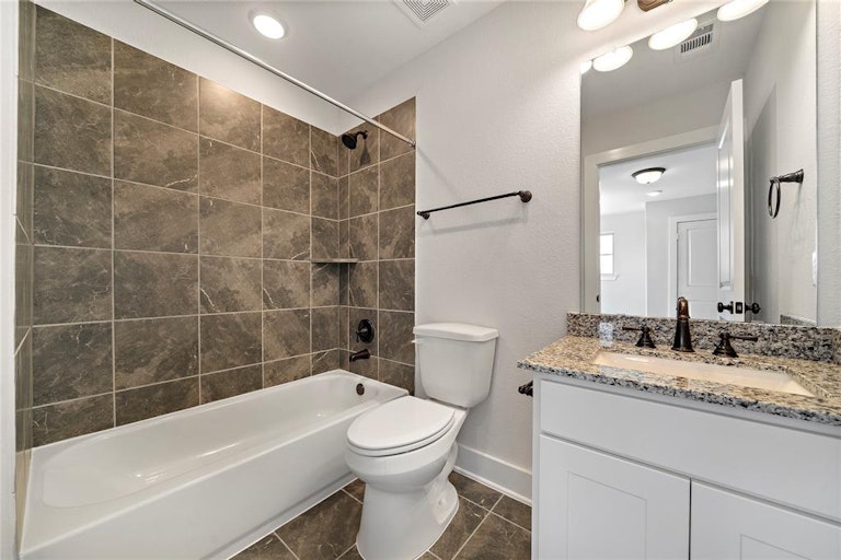 Photo 31 of 35 - 1610 Sequoia Run Dr, Rosharon, TX 77583