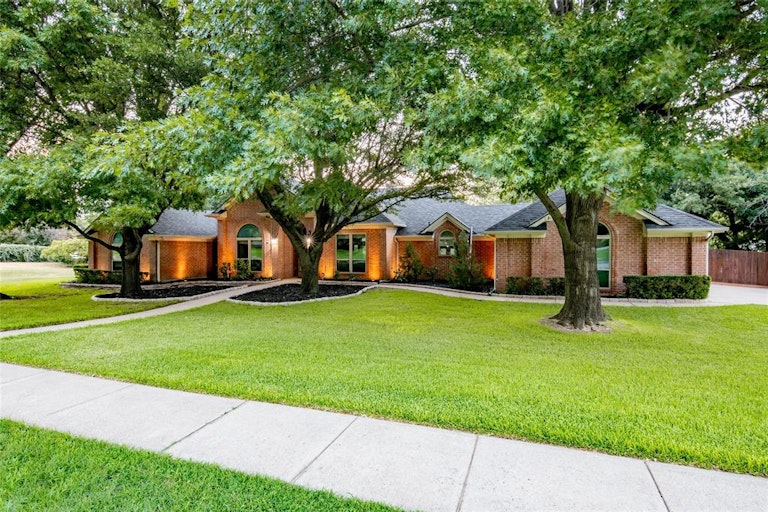 Photo 1 of 36 - 1225 Trail Ridge Dr, Keller, TX 76248