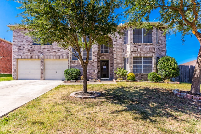 Photo 1 of 35 - 1011 Hanover Dr, Forney, TX 75126